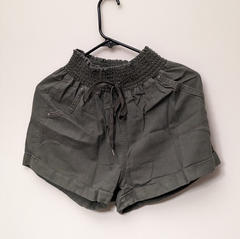 Simply Blessed Olive High-Waist Shorts - Size M - Good Condition